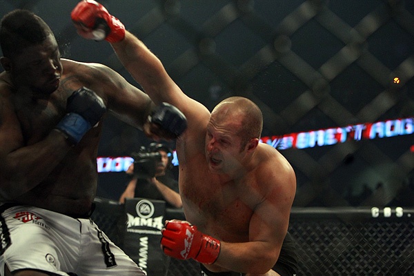 Strikeforce: Fedor KO-jal Rogersa Strikeforce: Fedor KO-jal Rogersa